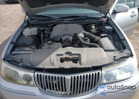 2001 Lincoln Town Car Signature from USA, damaged, VIN 1LNHM82W71Y676368